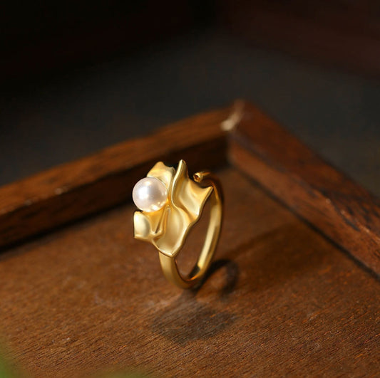 Wrinkled Style Gold Plated Ring with Crystal Pearl