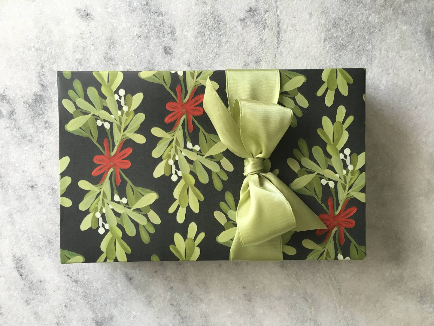Reversible Mistletoe Gift Wrap Sheets
